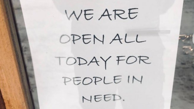 Шотландската кафе верига, която изгражда селища за бездомни