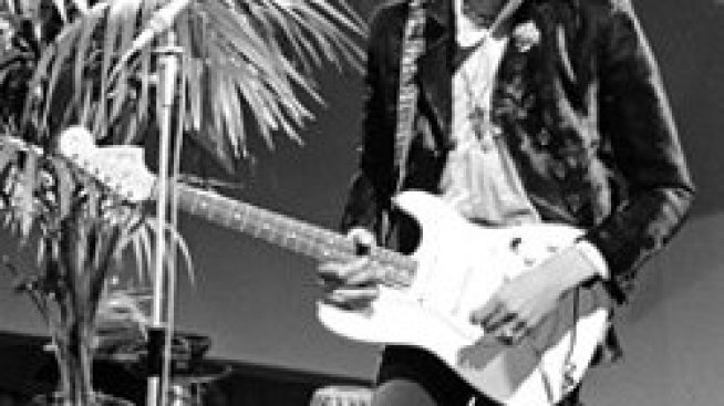 Редингот на Джими Хендрикс ще бъде продаден на търг