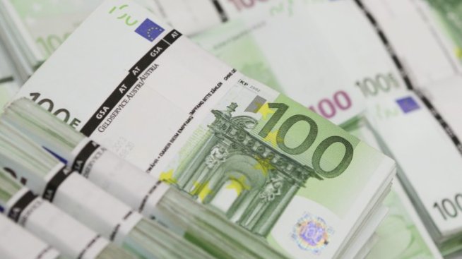 Излишъкът по текущата сметка на ЕС остава стабилен през четвъртото тримесечие