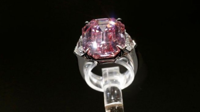 Диамантът „Розово наследство“ бе продаден за 50 милиона евро