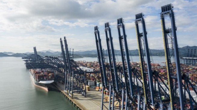 Новите COVID огнища в Китай забавят възстановяването на световната индустрия