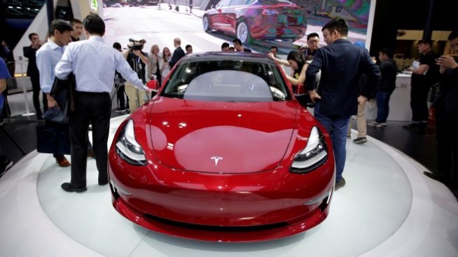 Tesla отново намалява цената на Model 3 