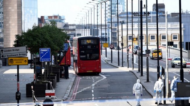 Призиви за отлагане на изборите във Великобритания след терористичните атаки