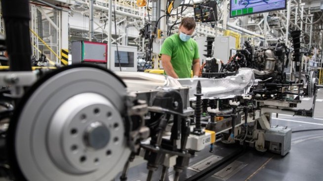 Volkswagen спира производството на Passat в германски завод до януари