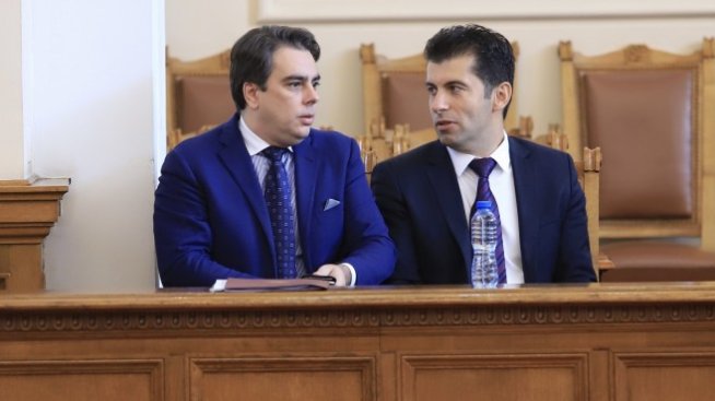 Политолог: Проектът на Петков и Василев стартира като фонд за рисков капитал