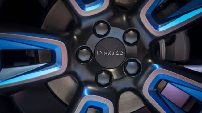 Geely предлага своята платформа за електромобили на конкуренти