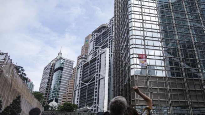 Китай блокира имотна сделка на компанията на милиардера Ли Кашин