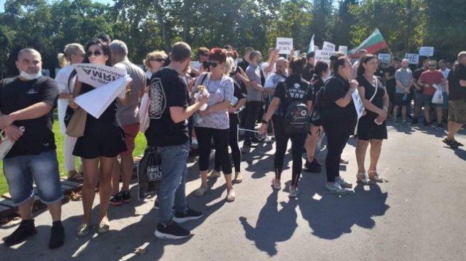 Ресторантьорите подготвят блокади заради новото затягане на мерките