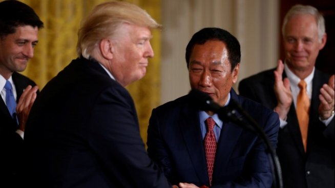 Щедрата на обещания Foxconn ще строи фабрика за 10 млрд. долара в САЩ