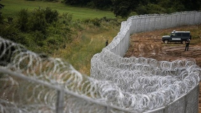 Премиерът: Към момента не се налага въоръжени сили да охраняват границата