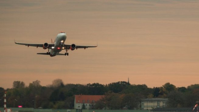 Колко трае най-краткият пътнически полет в света?