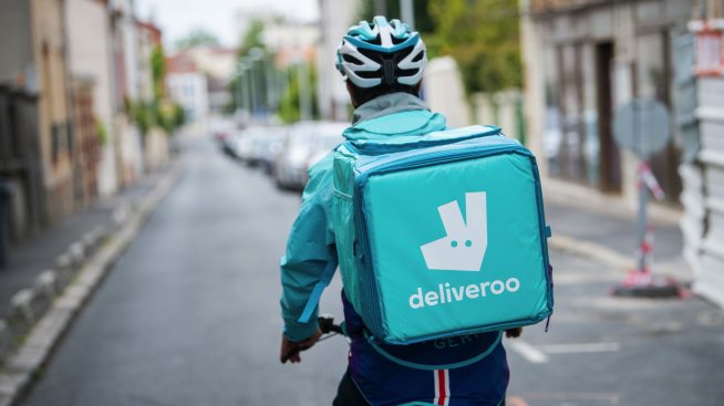 Deliveroo предупреди за отслабване на бизнеса, тъй като потребителите затягат коланите