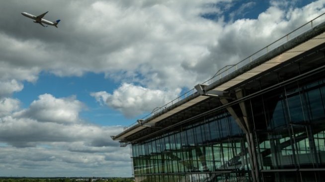 Emirates е възмутена от ограничението за пътниците на „Хийтроу"