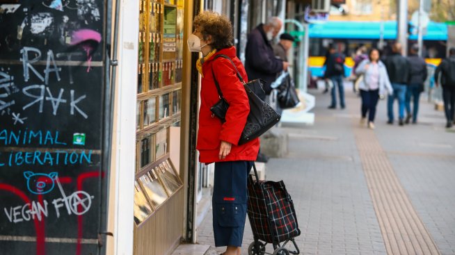 Почти 40% от българите трудно свързват двата края