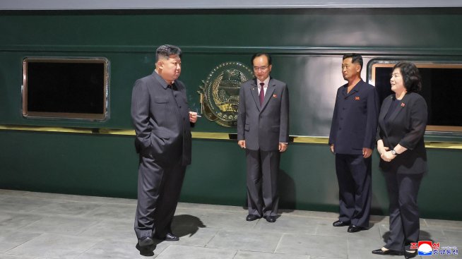 Влаковете на Ким Чен-ун – историята на Северна Корея на колела