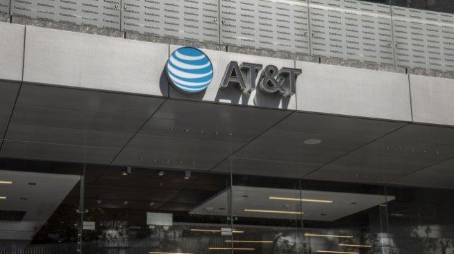 AT&T записа слабо тримесечие на фона на конкуренция при видео стрийминга