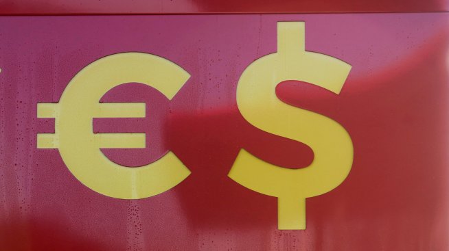 ЕЦБ и Фед са изправени пред трудни решения кога да разхлабят политиката си