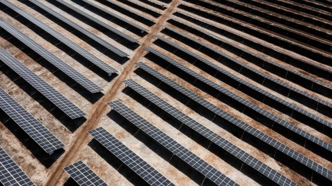 Китай продължава да стои в основата на глобалното разширение на зелената енергия