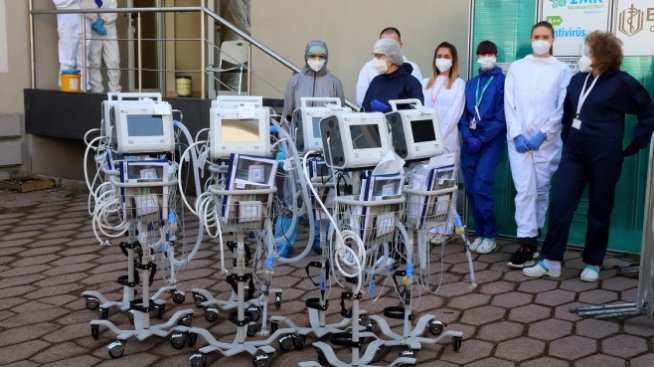 Ананиев и Начева от „Борисов 3“ купували китайски респиратори на тройни цени