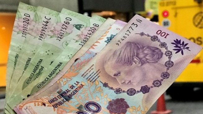 Аржентинската валута и борсовите индекси в страната се сринаха заради изборите