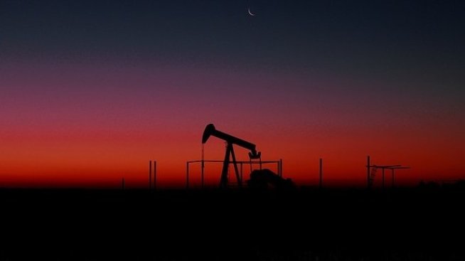 Рияд иска от ОПЕК+ да гласува съкращения на добива от над 1 млн. барела на ден