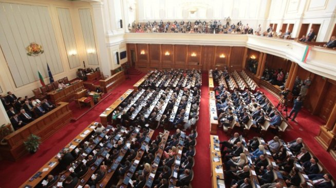 Парламентът се захваща със създаване на постоянните комисии