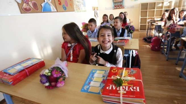 Правителството отпуска средства за електронни учебници