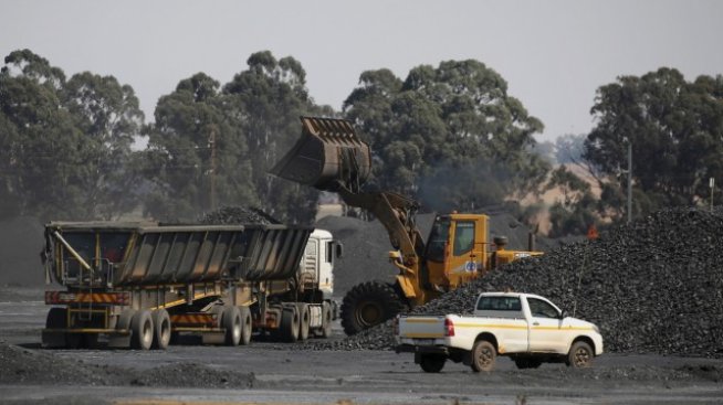 Glencore отчете 66% спад на печалбата за полугодието