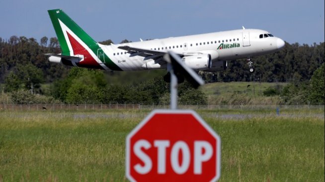 Ryanair и easyJet са сред кандидатите за Alitalia
