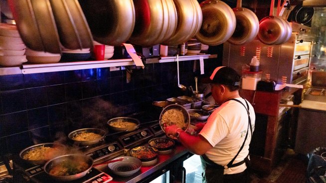 Активността в сектора на услугите в САЩ ускорява растежа си през ноември