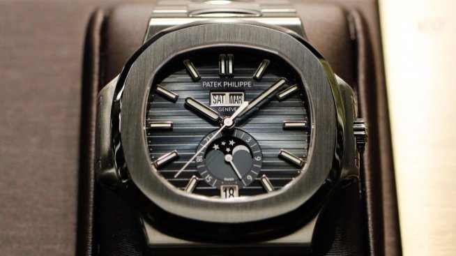 Криптосривът наводни пазара с часовници Rolex и Patek Philippe