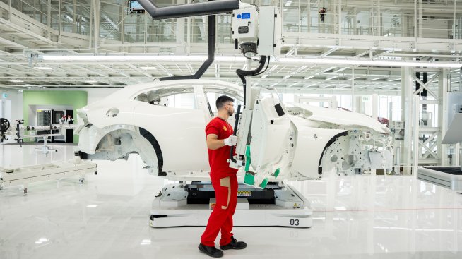 Ferrari записва стабилни приходи на фона на силното търсене в САЩ