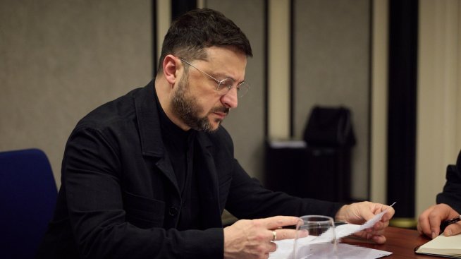 Зеленски подписа указ, позволяващ провеждането на парада в Москва на 9 май