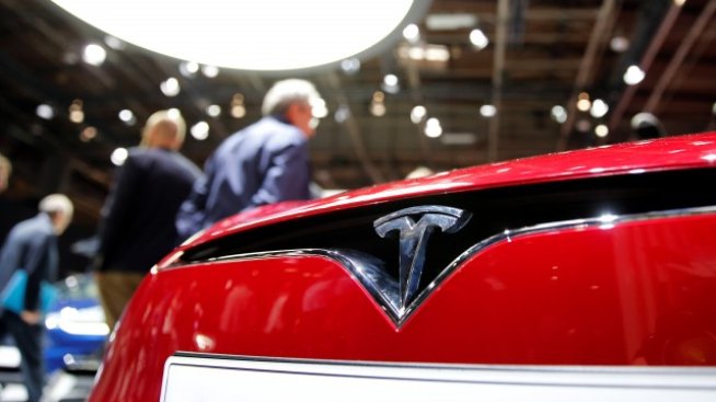 Spiegel: Германските власти предупреждават за автопилота на Model S  