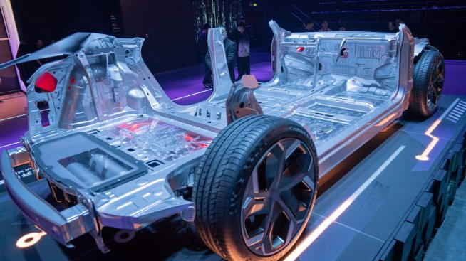 Индийската JSW преговаря с китайската Leapmotor да използва електромобилната ѝ платформа