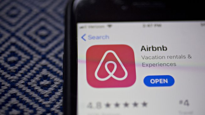 Разочароващата прогноза на Airbnb потопи цената на акциите ѝ