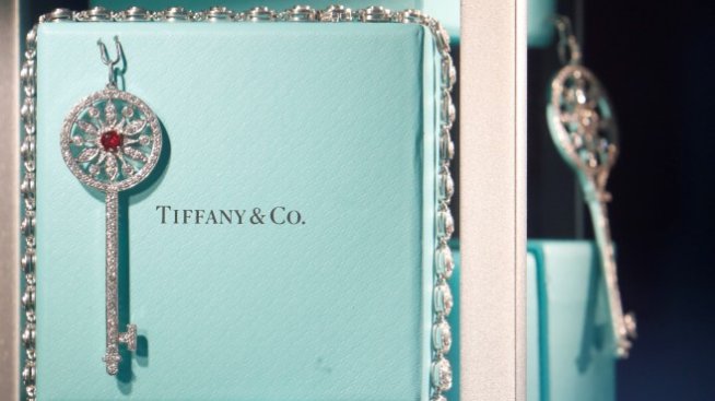Търсенето в Китай стимулира коледните продажби на Tiffany