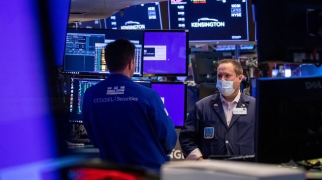 Индексите на Wall Street започват сесията без голяма промяна, макар и на зелено*