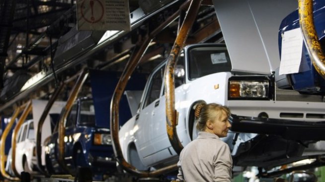 "Хората ще приемат всякаква заплата" - драмата на руските автомобилни работници 