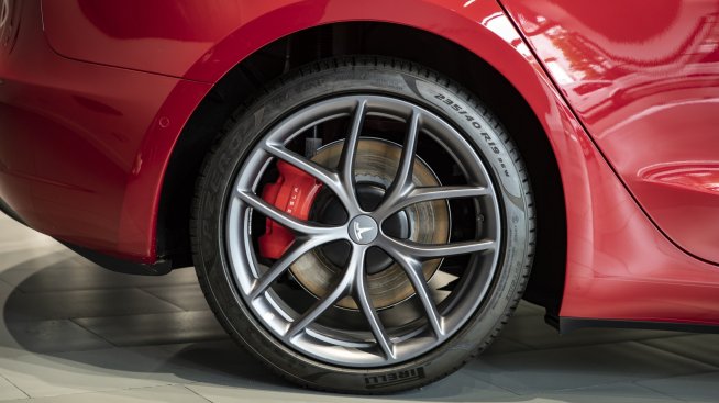 Tesla е близо до търговско производство на новата версия на Model 3 в Китай