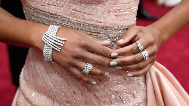 Лабораторно създадените диаманти тестват силата на пазарите