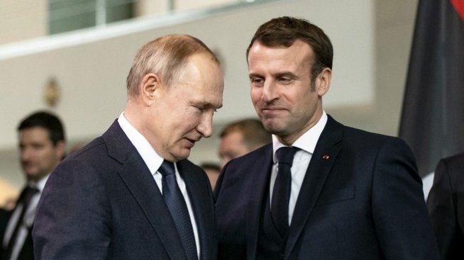 Играта на Владимир Путин с Еманюел Макрон
