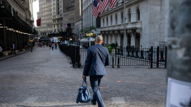 Индексите на Wall Street отстъпват, петролът отново поскъпва*