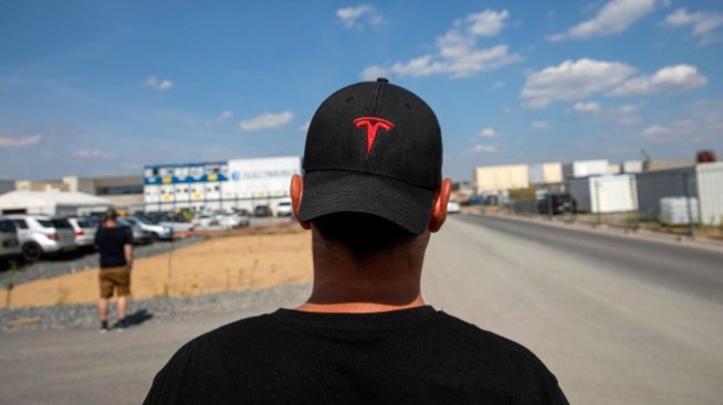 Как Tesla успя да разтърси европейския пазар?