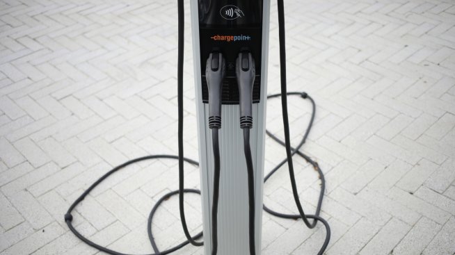 Проблемът с неработещите зарядни станции в САЩ все още няма решение