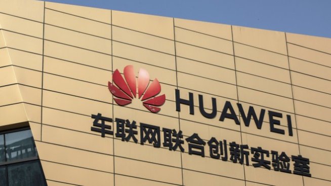 САЩ анулира част от лицензите за продажби към Huawei, включително тези на Intel
