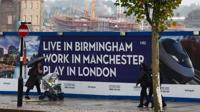 Дистанцирането на Сунак от предшествениците му разкрива провала на торите