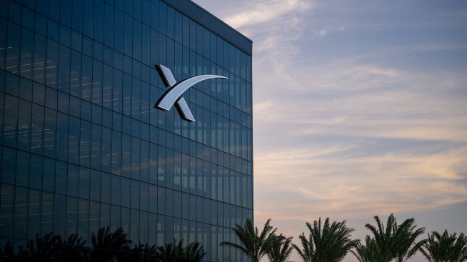 SpaceX ще участва в конкурса на Пентагона за технология за автономни дронове