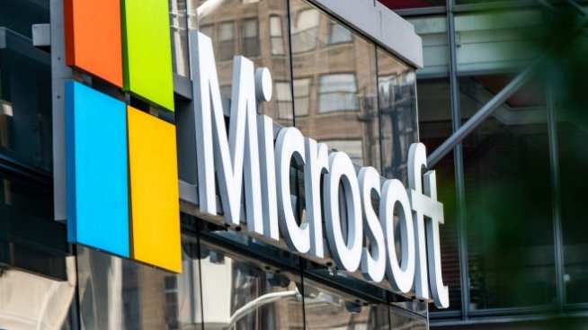 &bdquo;Шокиращо силна&ldquo; прогноза на Microsoft за 2023 г. успокои инвеститорите
