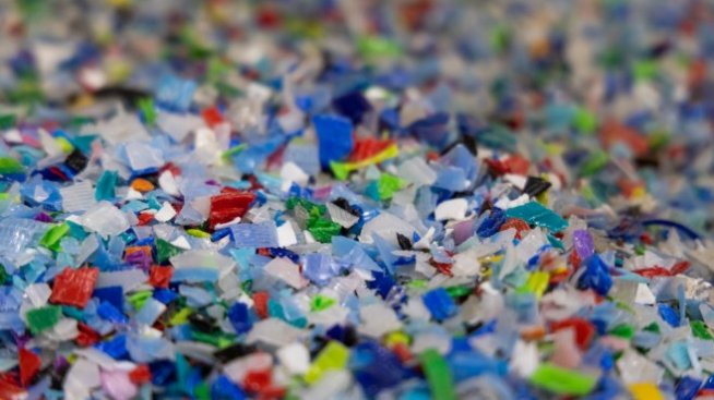 Средиземно море се дави в пластмасови отпадъци